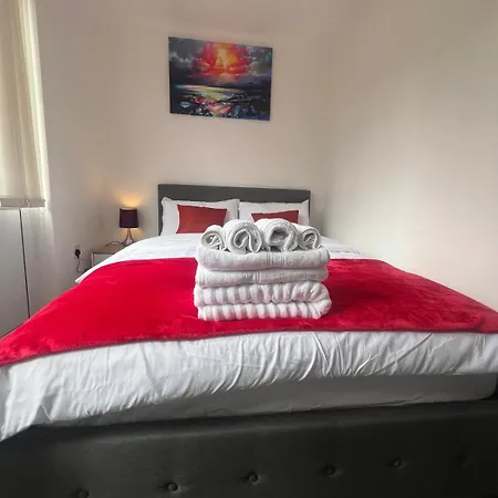 Luxury New House With Free Parking Apartment Birmingham Exterior photo